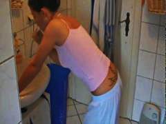 An hot amateur babe screwing in the bathroom